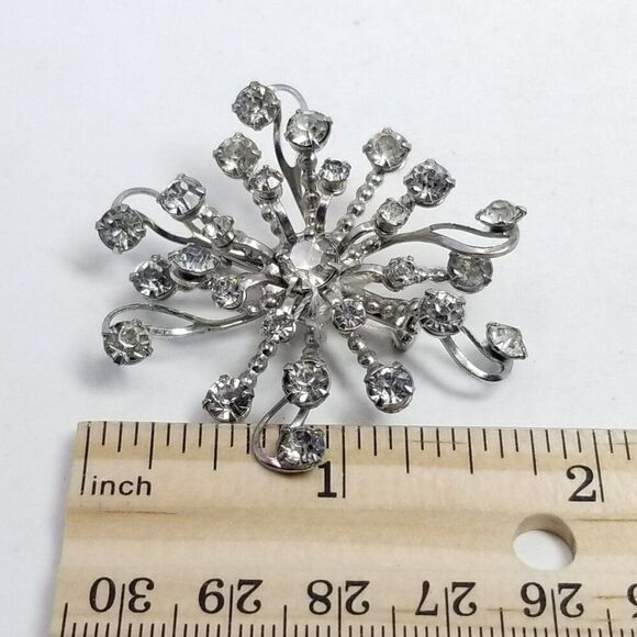 Vintage Rhinestone Snowflake Shape Brooch Silver Tone Starburst Design Lapel Pin - Picture 4 of 5